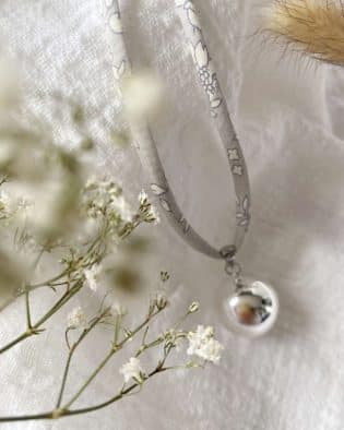 Bola de grossesse argent et cordon liberty