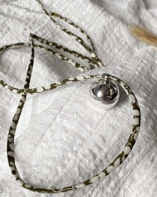 Bola de grossesse argent et cordon liberty